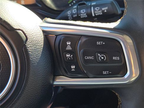 Used 2024 Jeep Wrangler Sahara image 31