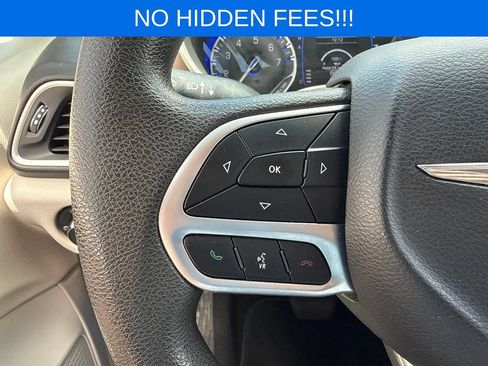 Used 2018 Chrysler Pacifica L FWD image 26