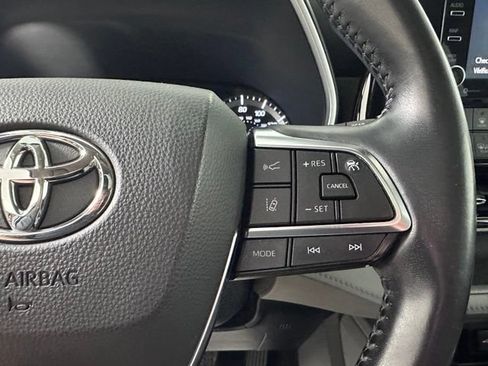 Used 2020 Toyota Highlander XLE AWD/4WD image 28