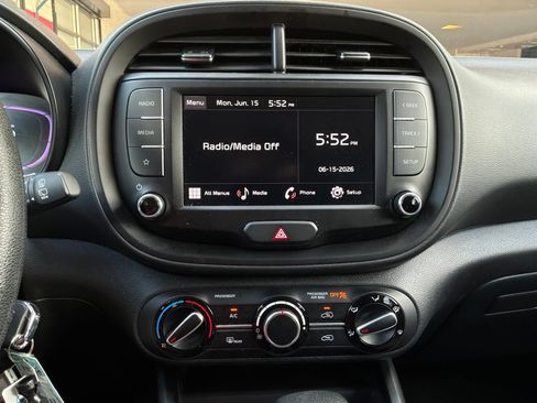 Used 2025 Kia Soul LX w/ LX Technology Package FWD image 23