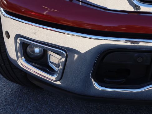 Used 2017 Nissan Titan SL image 14