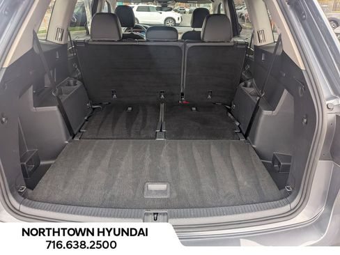Used 2025 Volkswagen Atlas SE image 33
