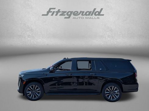 Used 2024 Cadillac Escalade ESV Sport AWD/4WD image 3