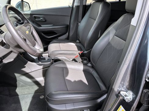 Certified 2022 Chevrolet Trax LT w/ LT Convenience Package image 16