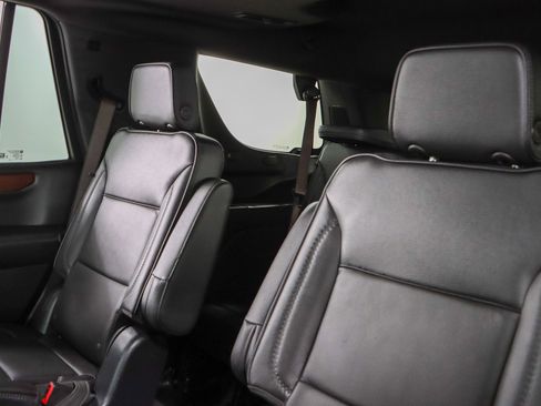 Used 2025 GMC Yukon Denali w/ Sun & Power Step Package image 28