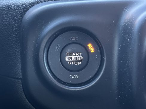 Used 2020 Jeep Wrangler Unlimited Sahara image 10