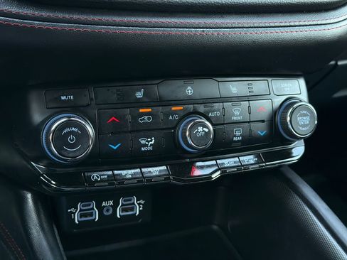 Used 2025 Dodge Durango GT AWD/4WD image 28