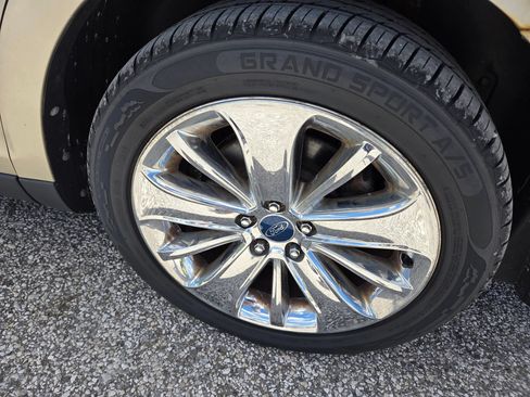 Used 2010 Ford Taurus Limited AWD/4WD image 11