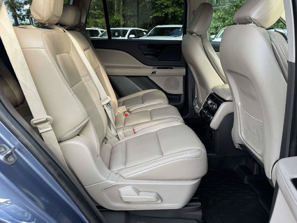 Used 2021 Lincoln Aviator AWD w/ Elements Package image 16