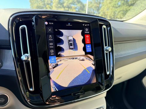 New 2026 Volvo XC40 B5 Plus w/ Protection Package Premier image 21