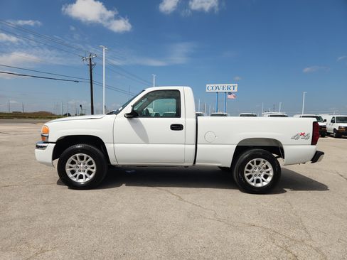Used 2004 GMC Sierra 1500 SLE w/ Light Duty Power Package AWD/4WD image 4