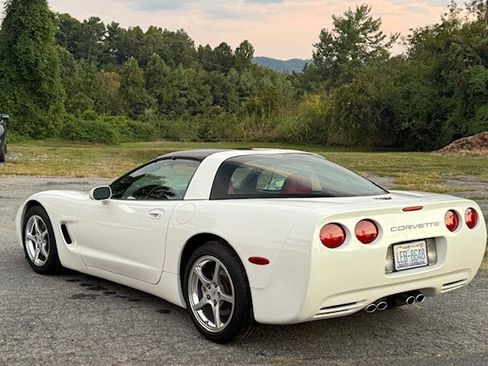 Used 2001 Chevrolet Corvette Coupe w/ Preferred Equipment Group2 image 2