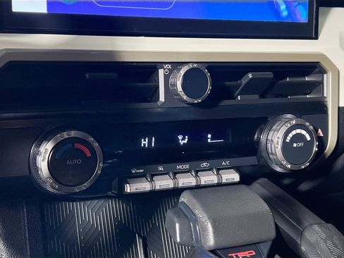 Used 2024 Toyota Tacoma TRD Sport image 27