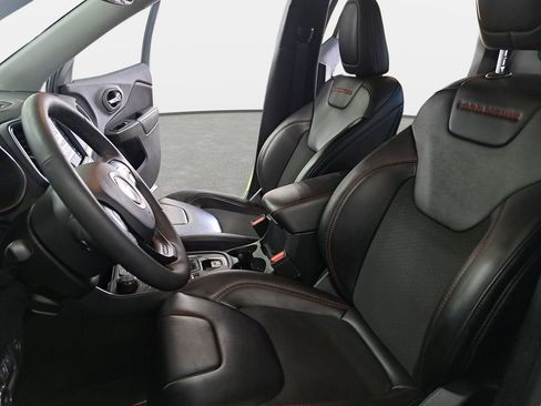 Certified 2022 Jeep Cherokee Trailhawk w/ Comfort/Convenience Group AWD/4WD image 17