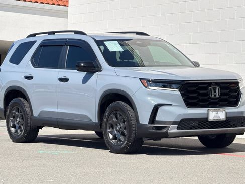 Certified 2023 Honda Pilot TrailSport image 6
