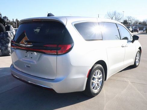 New 2026 Chrysler Pacifica Select FWD image 20