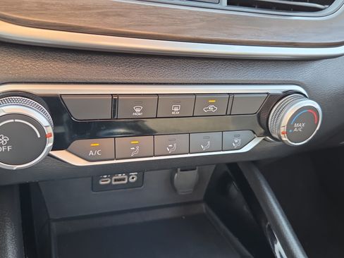 Used 2024 Nissan Altima 2.5 SV FWD image 20