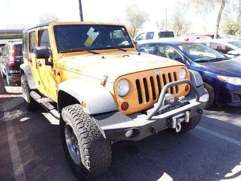 Used 2012 Jeep Wrangler Unlimited Rubicon w/ Connectivity Group AWD/4WD image 2
