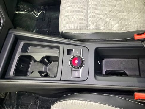 Used 2025 Volkswagen Tiguan SE w/ Panoramic Sunroof Package AWD/4WD image 22