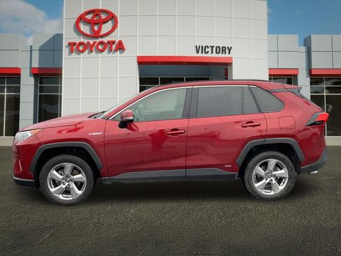 Used 2021 Toyota RAV4 XLE Premium image 6