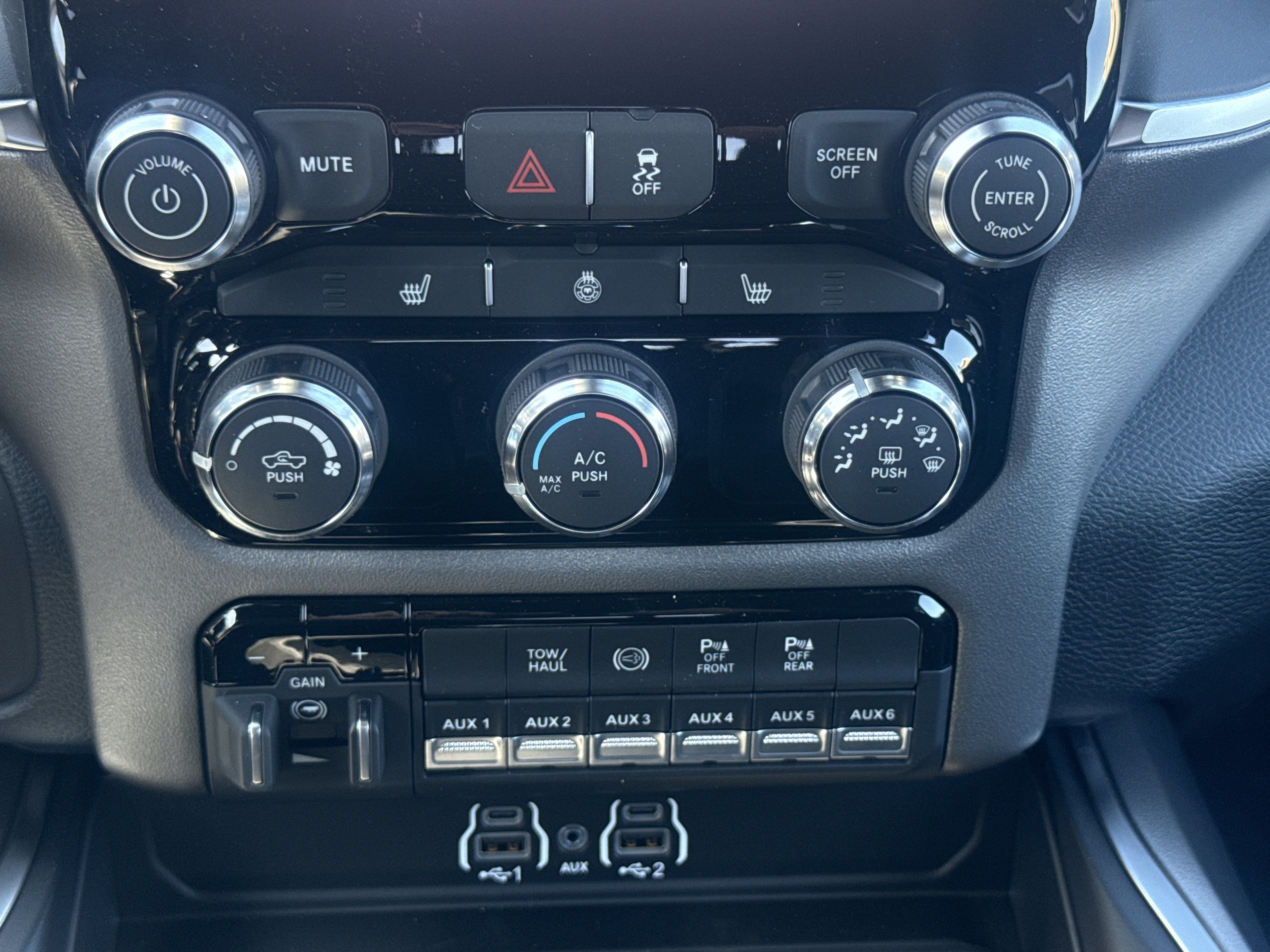 New 2027 RAM 3500 Big Horn AWD/4WD image 3