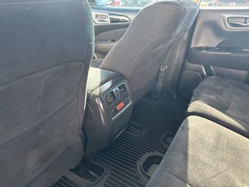 Used 2016 Nissan Pathfinder SV image 17