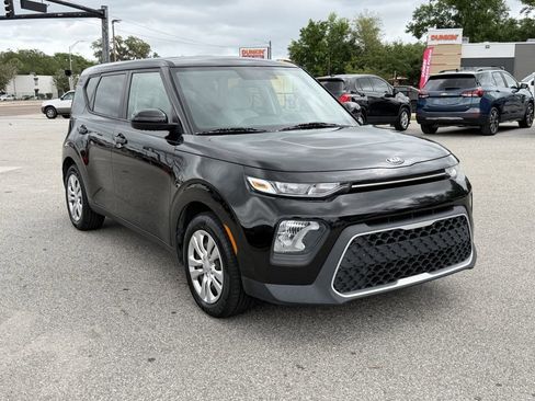 Used 2020 Kia Soul LX FWD image 2