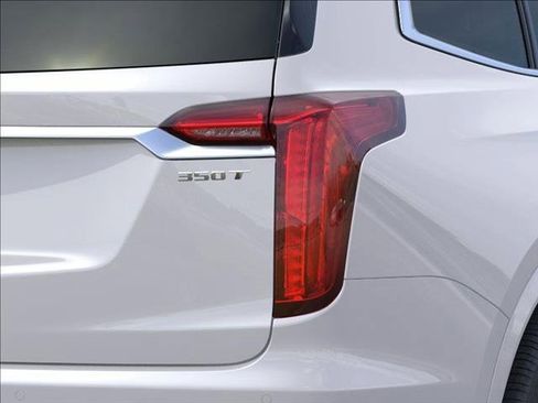 New 2025 Cadillac XT6 Luxury image 11