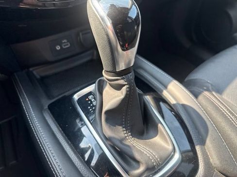 Used 2018 Nissan Rogue SL w/ Premium Package FWD image 20