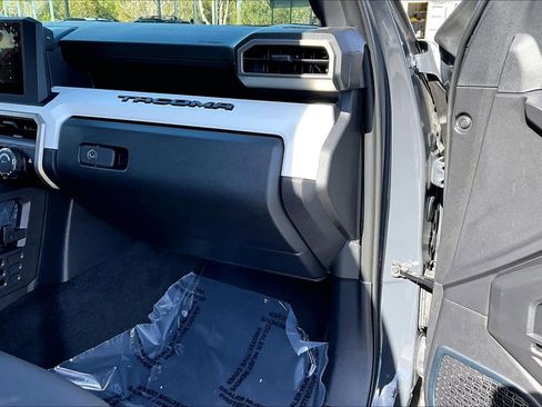 Certified 2024 Toyota Tacoma TRD Off-Road w/ TRD Off Road Upgrade Package image 18