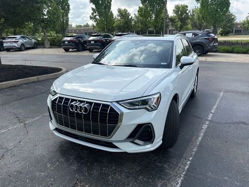 Used 2022 Audi Q3 2.0T Premium Plus w/ Premium Plus Package AWD/4WD image 2