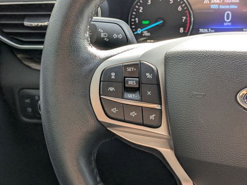 Used 2022 Ford Explorer Limited image 18