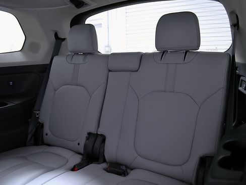 Used 2025 Honda Pilot Touring image 19