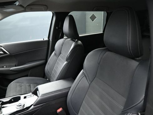 Used 2025 Mitsubishi Outlander SE AWD/4WD image 12