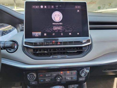 Used 2022 Jeep Compass Limited image 9