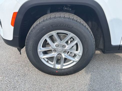 New 2026 Jeep Grand Cherokee Laredo AWD/4WD image 39