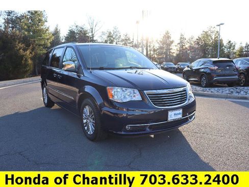 Used 2013 Chrysler Town & Country Touring-L image 1