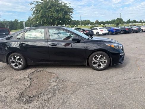 Used 2021 Kia Forte LXS FWD image 3