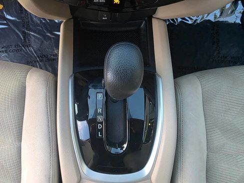 Used 2016 Nissan Rogue S image 40