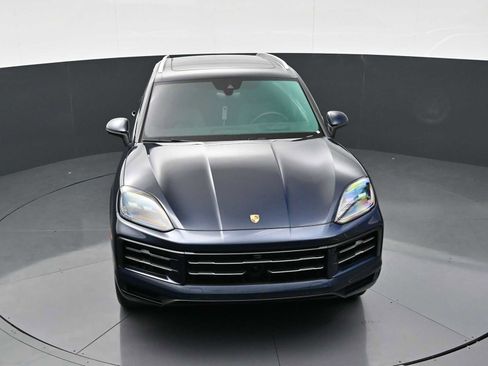 Certified 2025 Porsche Cayenne AWD/4WD image 36