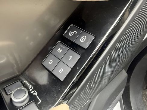 Used 2019 Land Rover Range Rover Velar S AWD/4WD image 13