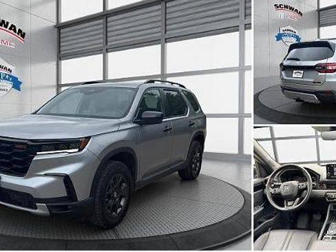 Used 2025 Honda Pilot TrailSport image 38