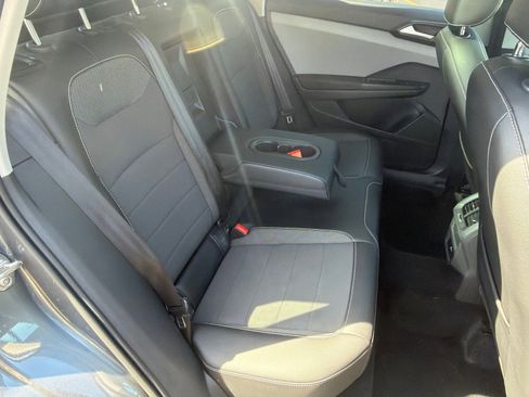 Used 2022 Volkswagen Taos SE w/ Panoramic Sunroof Package FWD image 15