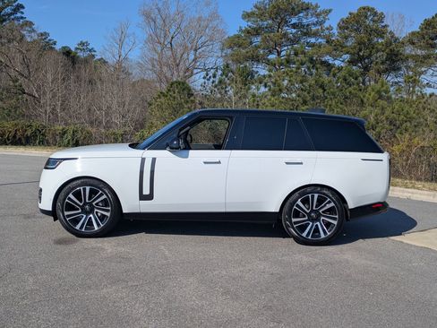 Used 2023 Land Rover Range Rover SE image 8