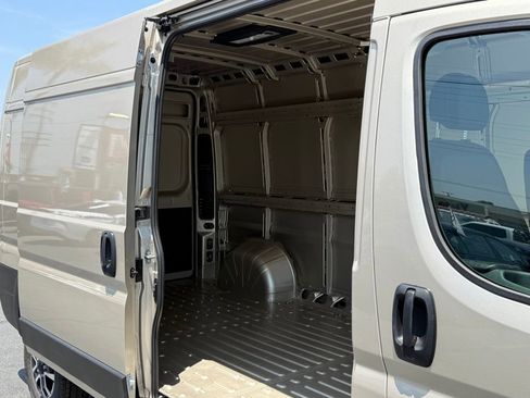 New 2025 RAM ProMaster 2500 w/ Quick Order Package 22G SLT image 13