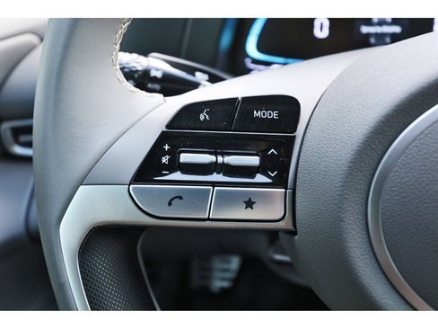 Certified 2025 Hyundai Elantra Sport FWD image 17