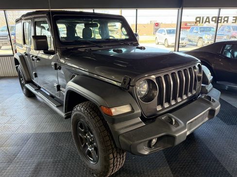 Used 2018 Jeep Wrangler Unlimited Sport image 15