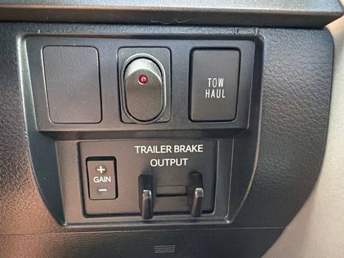 Used 2020 Toyota Tundra SR5 AWD/4WD image 30