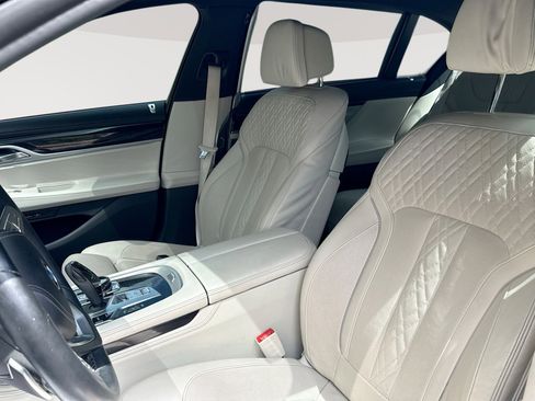 Used 2019 BMW 750i w/ Executive Package RWD image 13