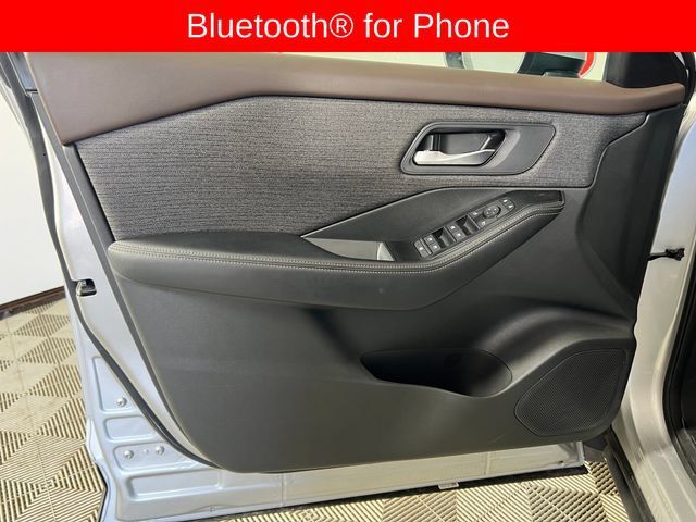 Used 2023 Nissan Rogue SV FWD image 11